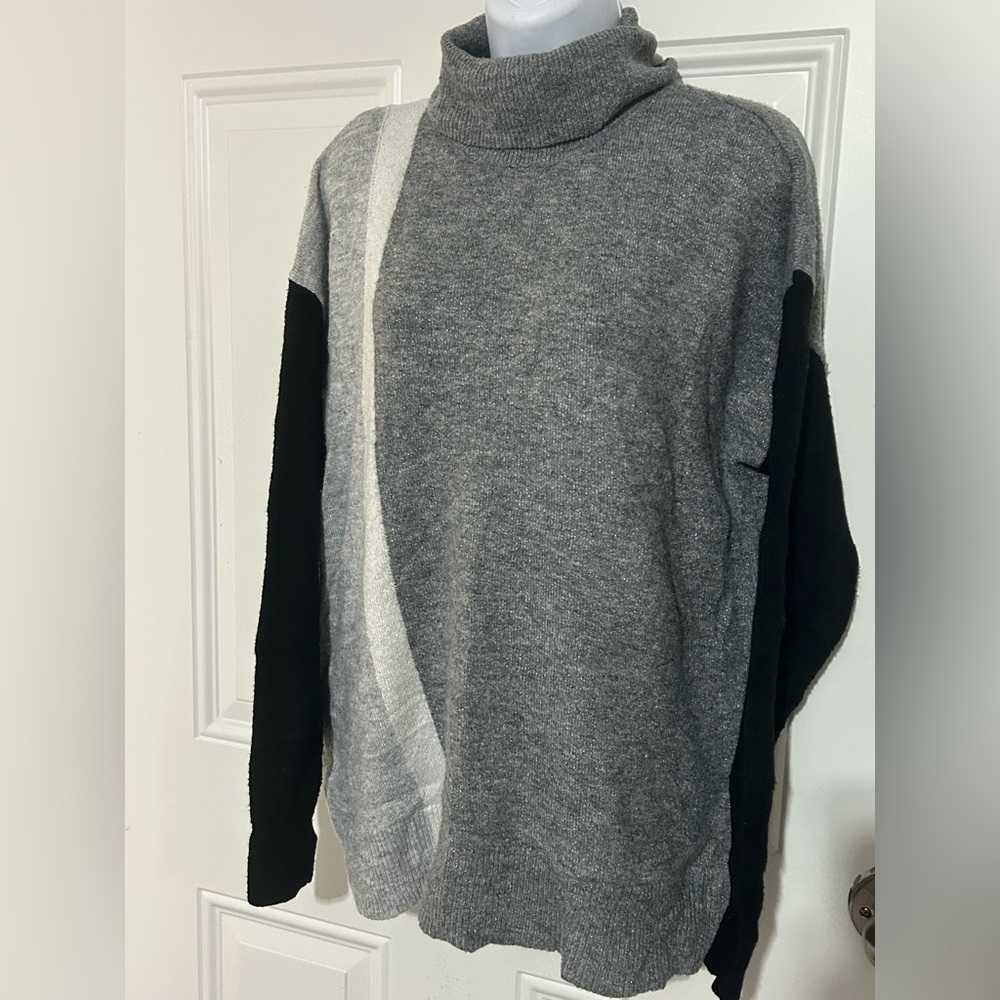 Liz Claiborne Gray Sweater with Black Sleeves and Cream Stripe